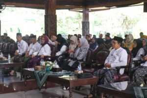 Bupati Arief Buka Keran Kuliah Massal di UNNES, Emak-Emak Kader Posyandu  Berpeluang Sabet Gelar Sarjana!
