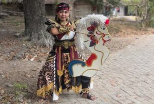 MEREBUT KEDAULATAN VISUAL BLORA,INOVASI BATIK TULIS DAN CAP BERBASIS MITOLOGI BENGAWAN SOLO